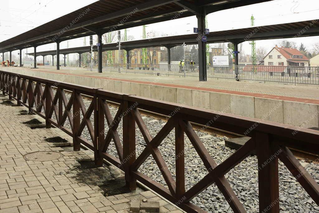 Felújítás - Vác - Megújul a váci vasútállomás