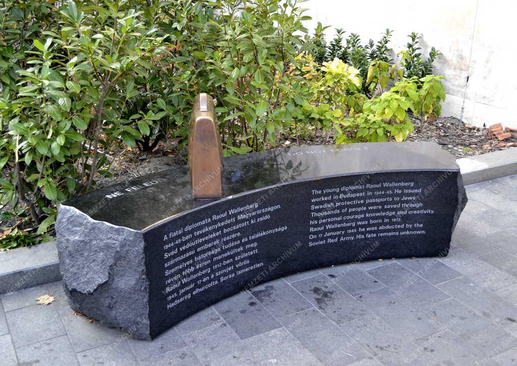 Műalkotás - Budapest - Raoul Wallenberg emlékmű