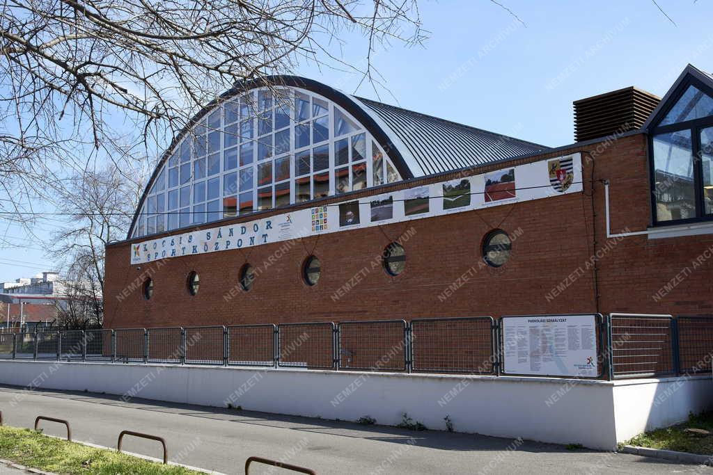 Szabaidő - Sport - Újhegyi Uszoda és Strandfürdő