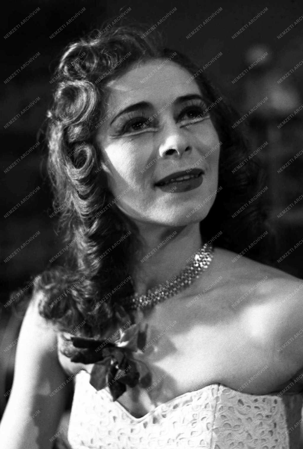 Kártyavár - bemutató a Pécsi Nemzeti Színházban