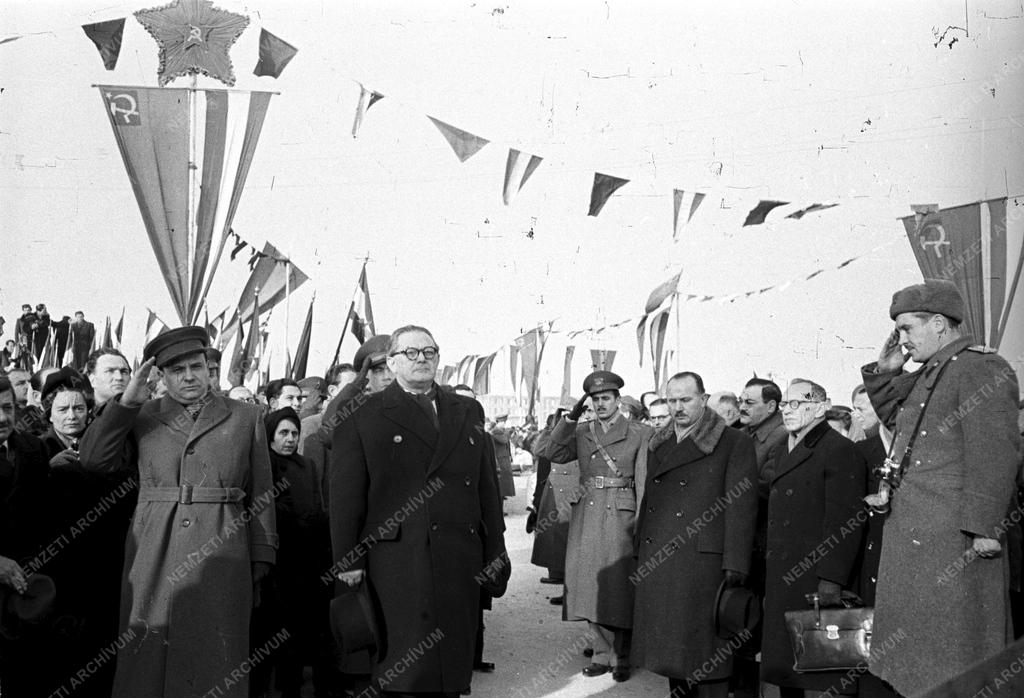 Emlékmű - Steinmetz kapitány emlékműve