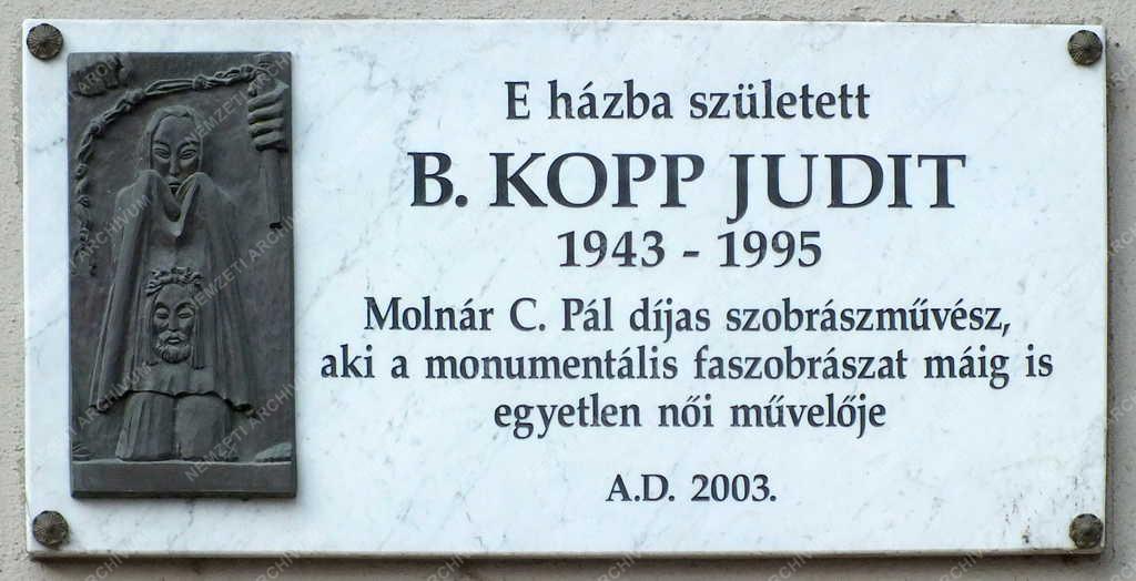 Képzőművészet - B. Kopp Judit emléktáblája