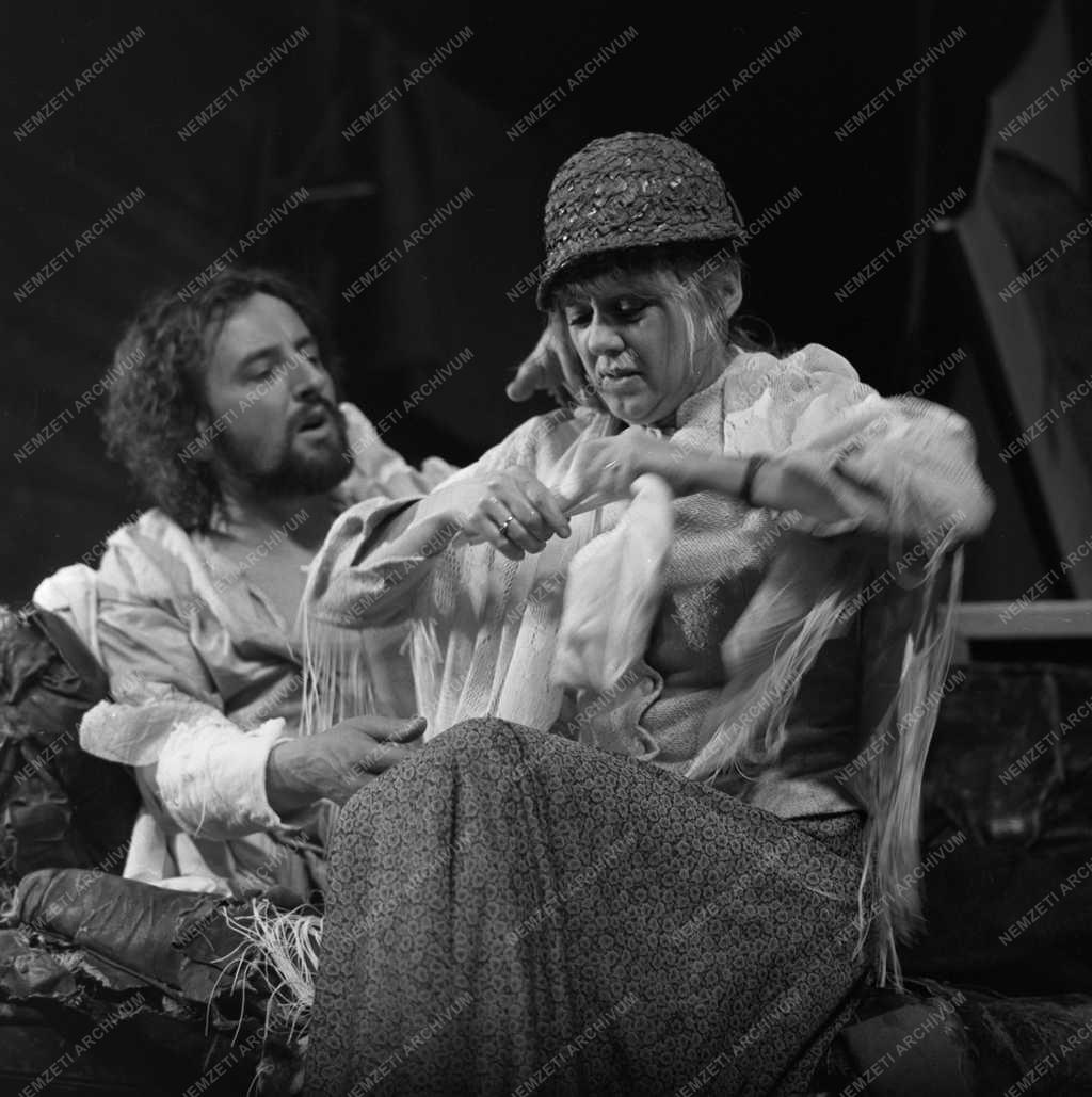 Kultúra -  Anton Pavlovics Csehov: Platonov című darabja a Pesti Színház színpadán