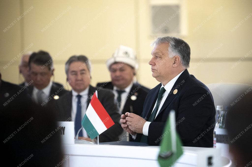 Orbán Viktor Azerbajdzsánban