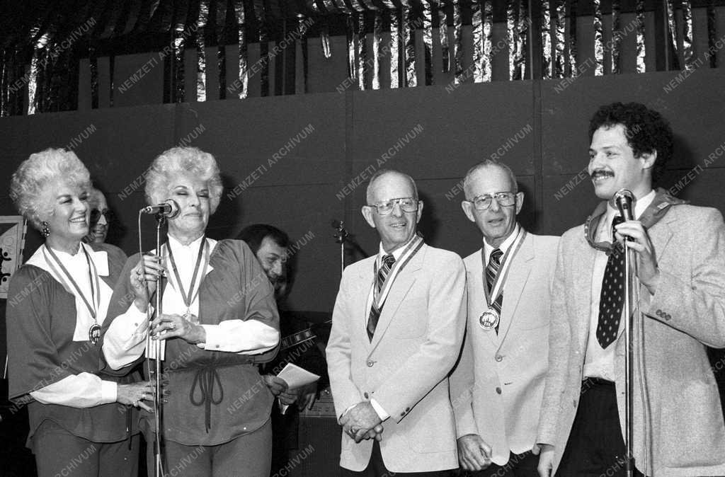 Érdekesség - Nemzetközi ikerbál a Hiltonban