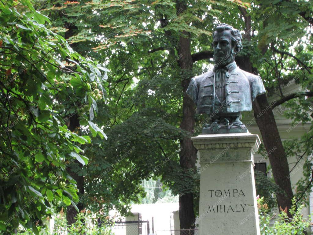 Műalkotás - Sárospatak - Tompa Mihály szobra