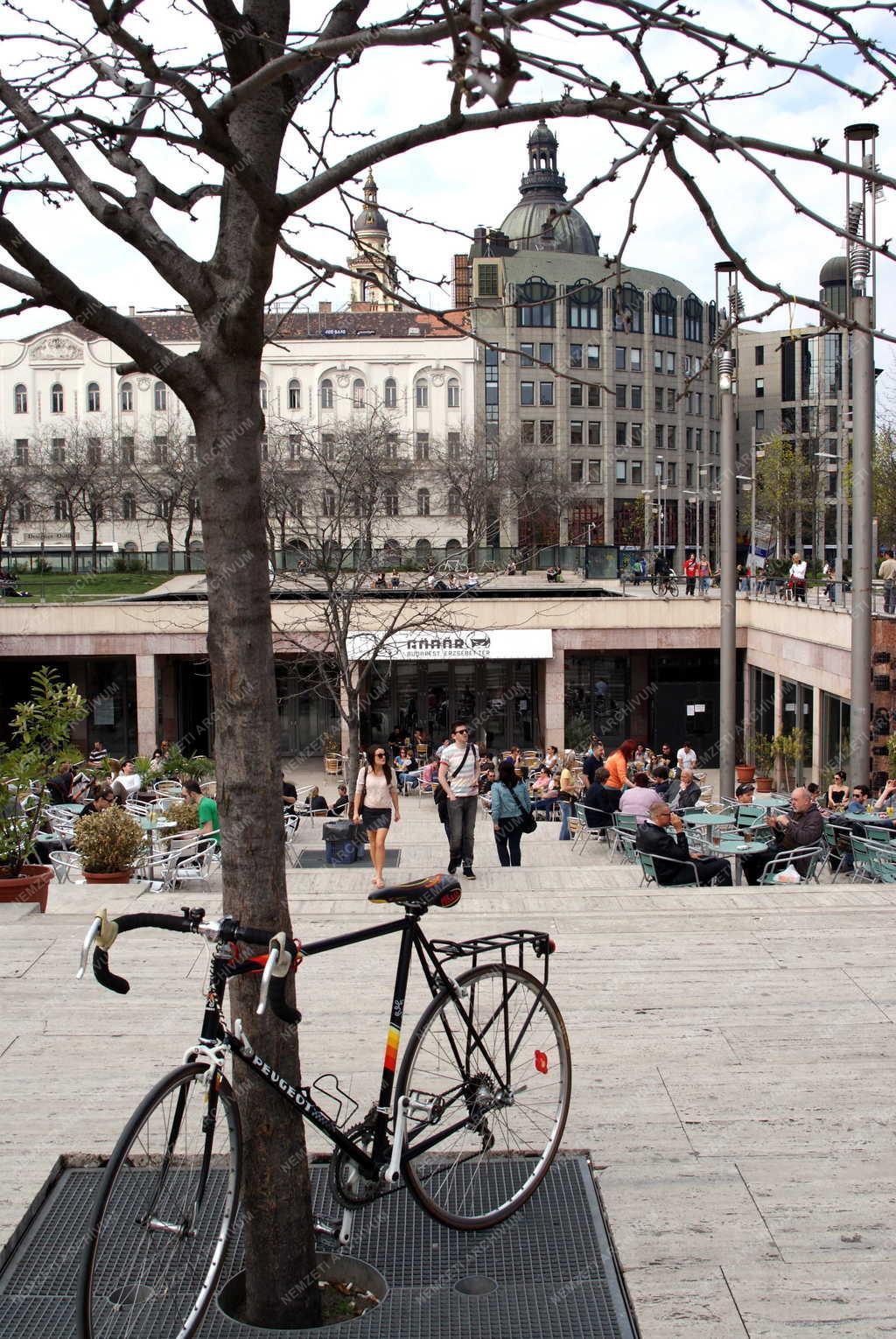 Budapest - Szórakozóhely - Az Erzsébet téri 