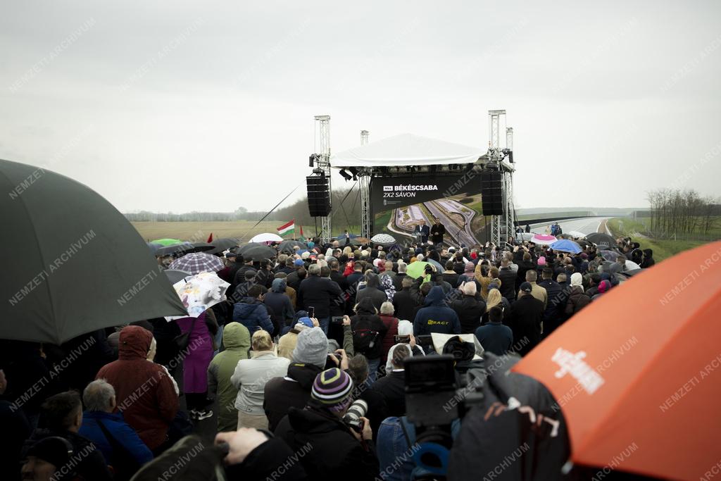 Az M44 gyorsforgalmi út M5-ös autópálya és Szentkirály közötti szakaszának átadása