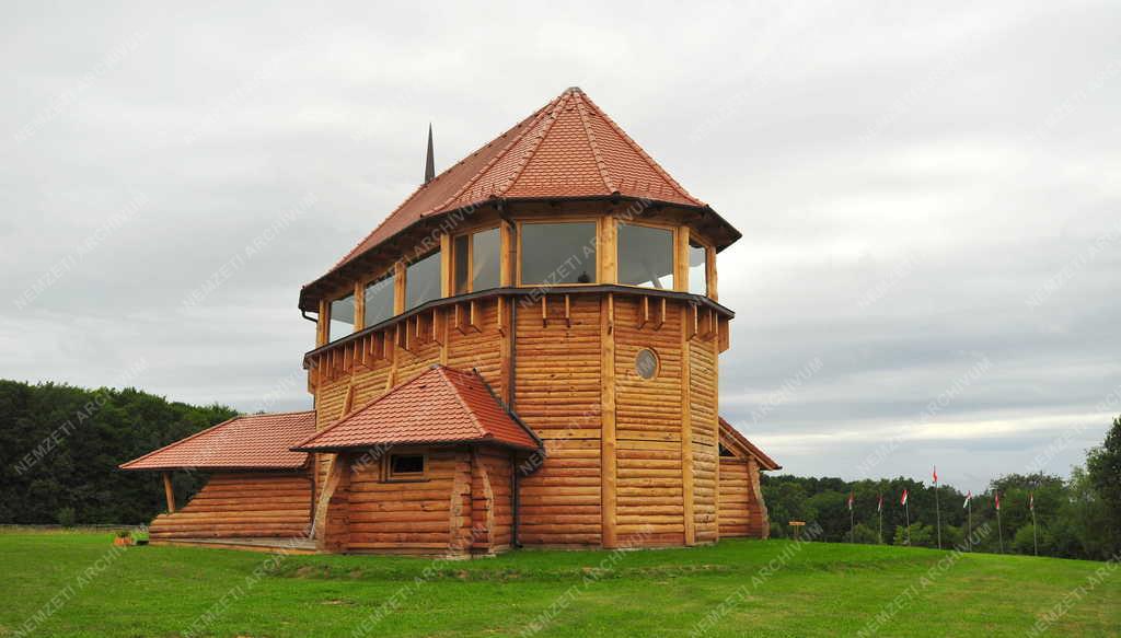 Egyházi épület - Magyarföld - Fatemplom