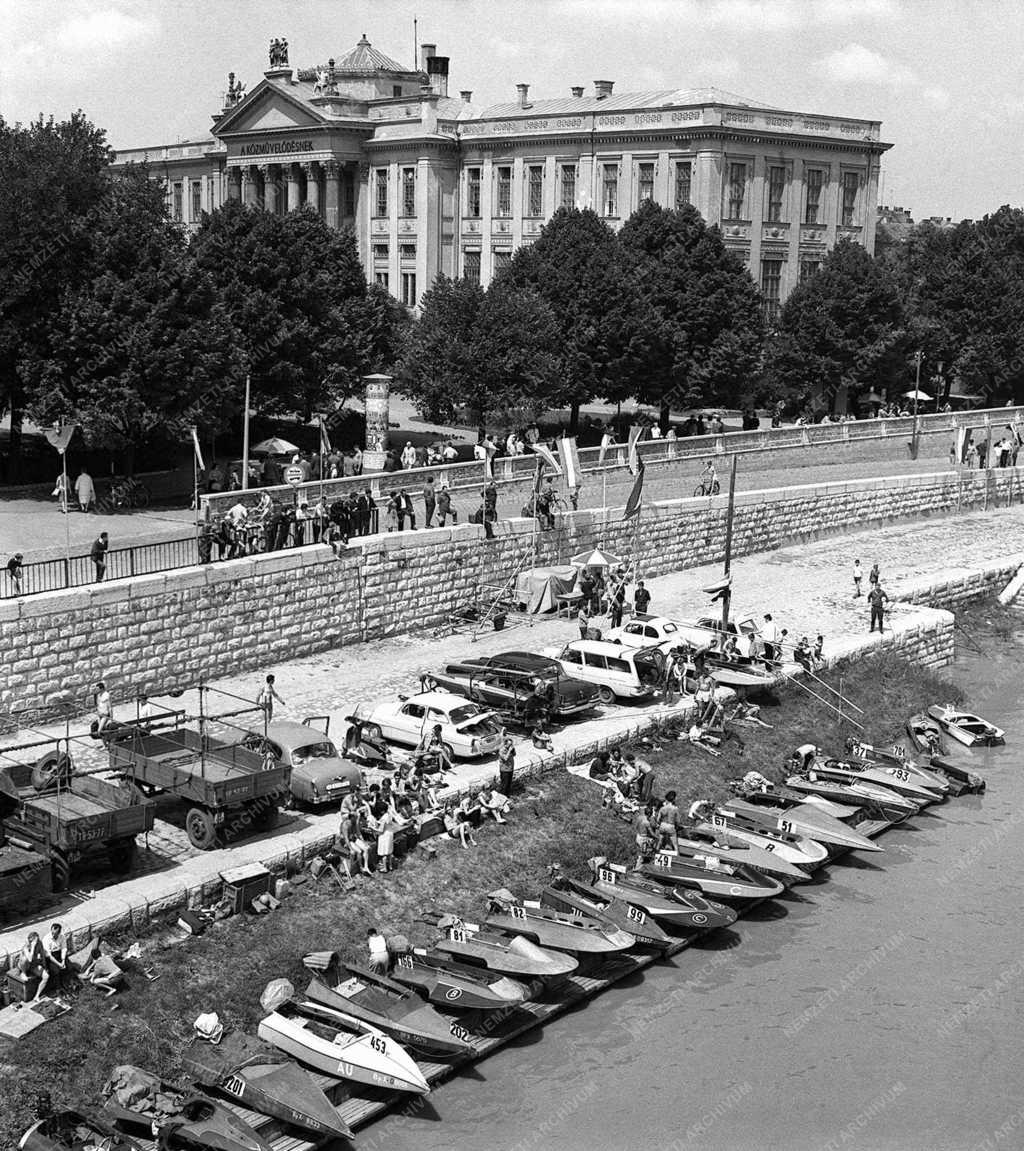 Ötszáz köbcentis CU osztályú motorcsónak EB Szegeden