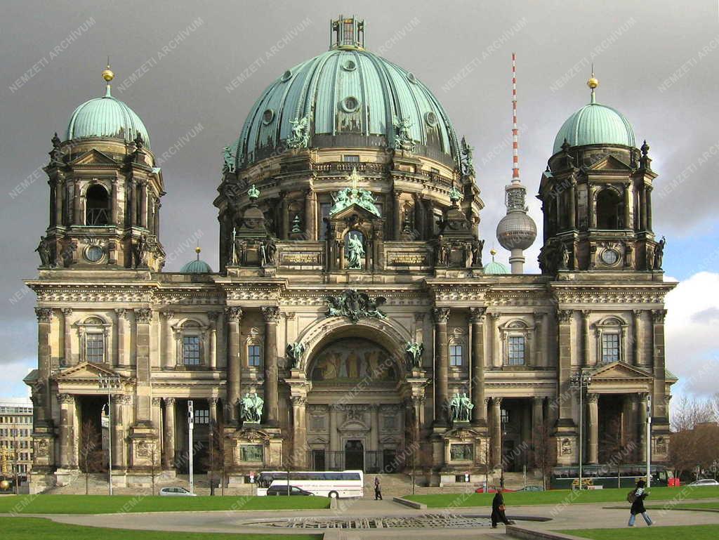 Berlin - A helyreállított dóm