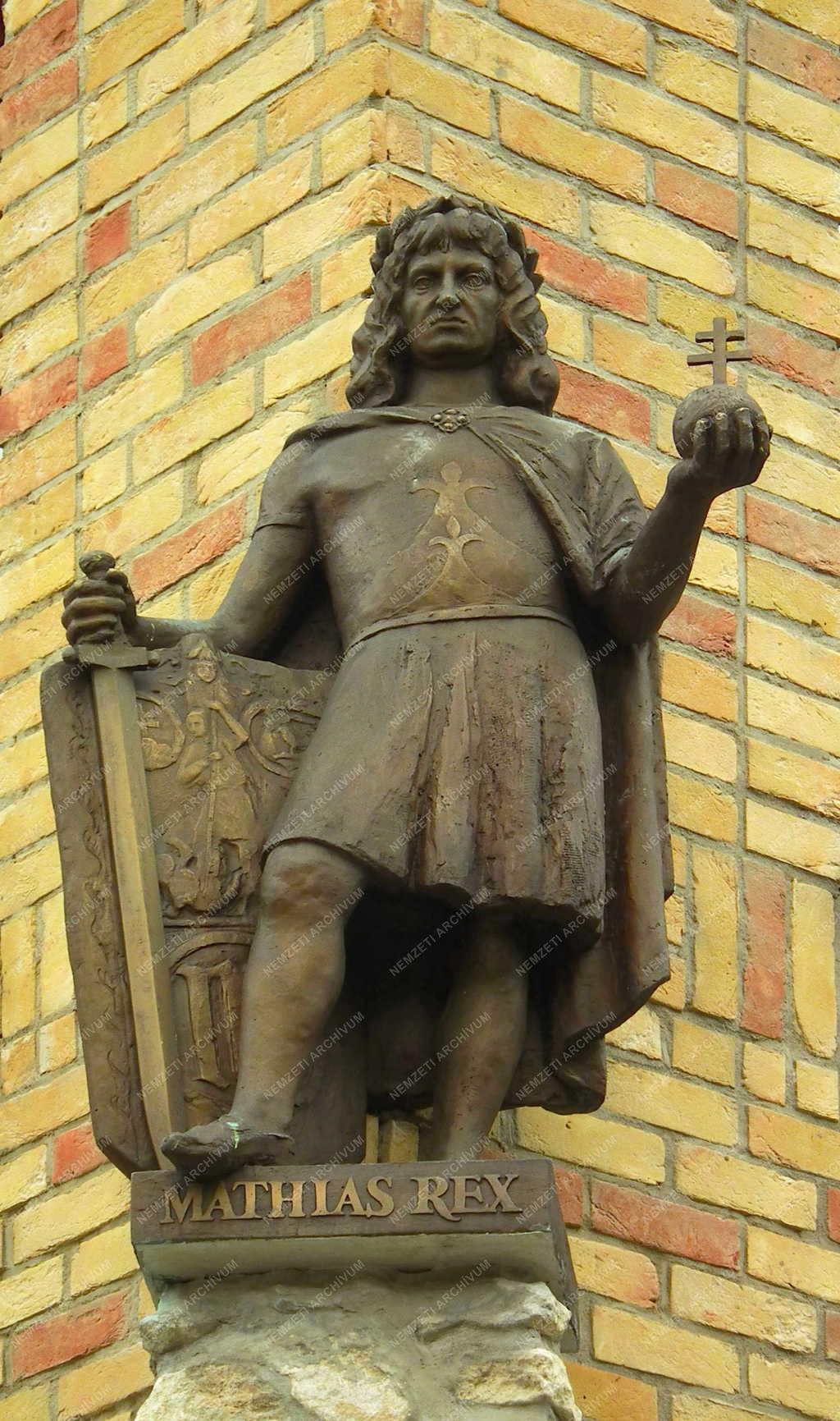 Révkomárom - Köztéri szobor