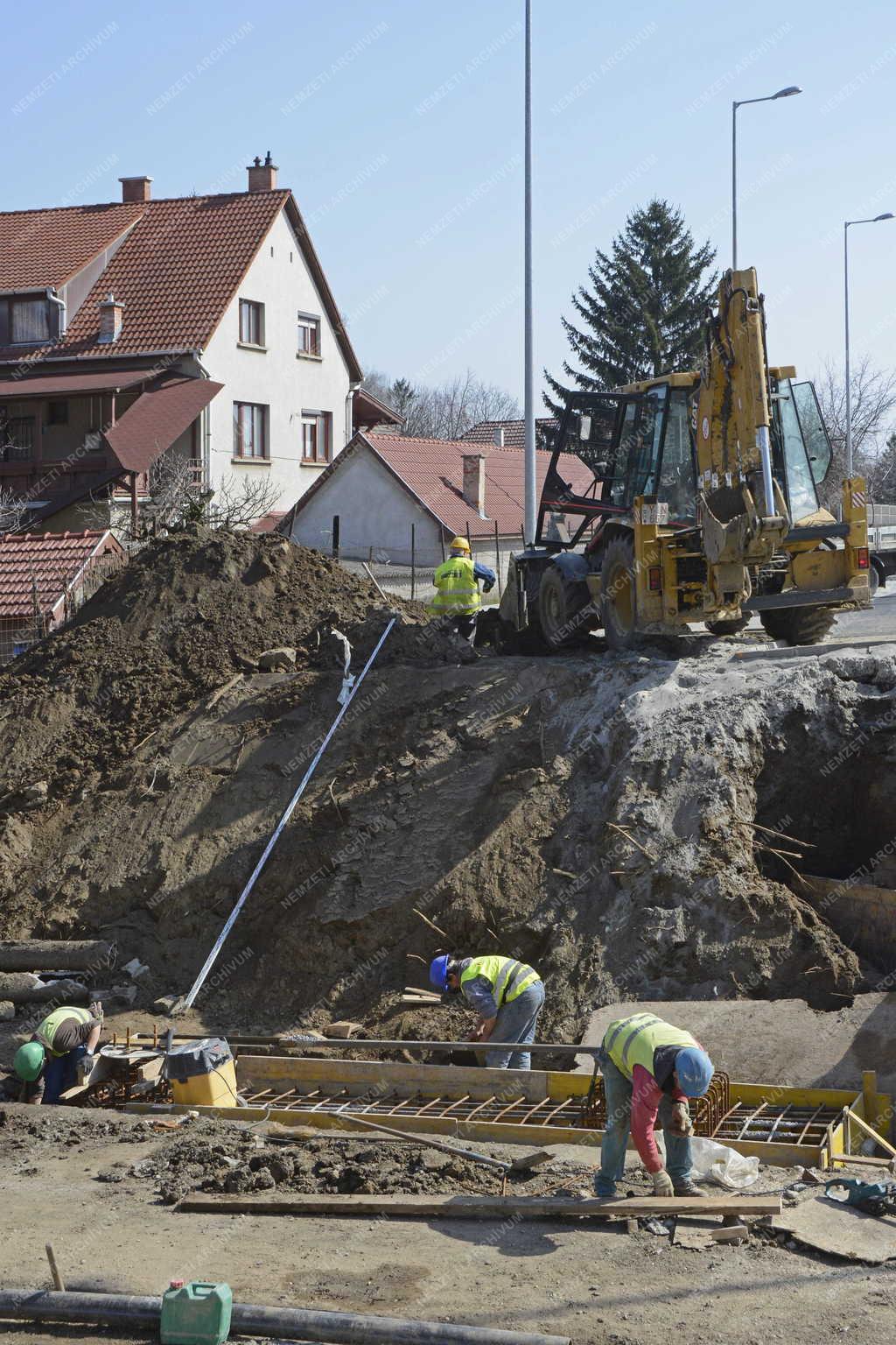 Felújítás - Vác - Megújul a váci vasútállomás