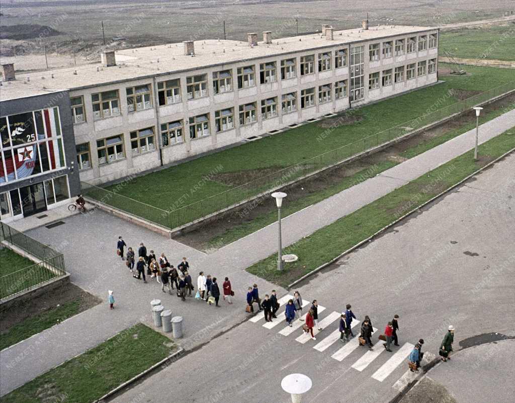 Városkép - Életkép - Leninváros