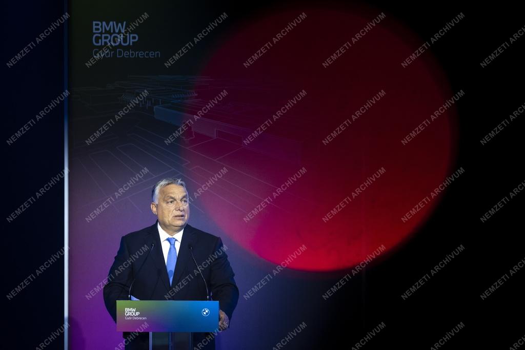 Átadták a BMW debreceni gyárát