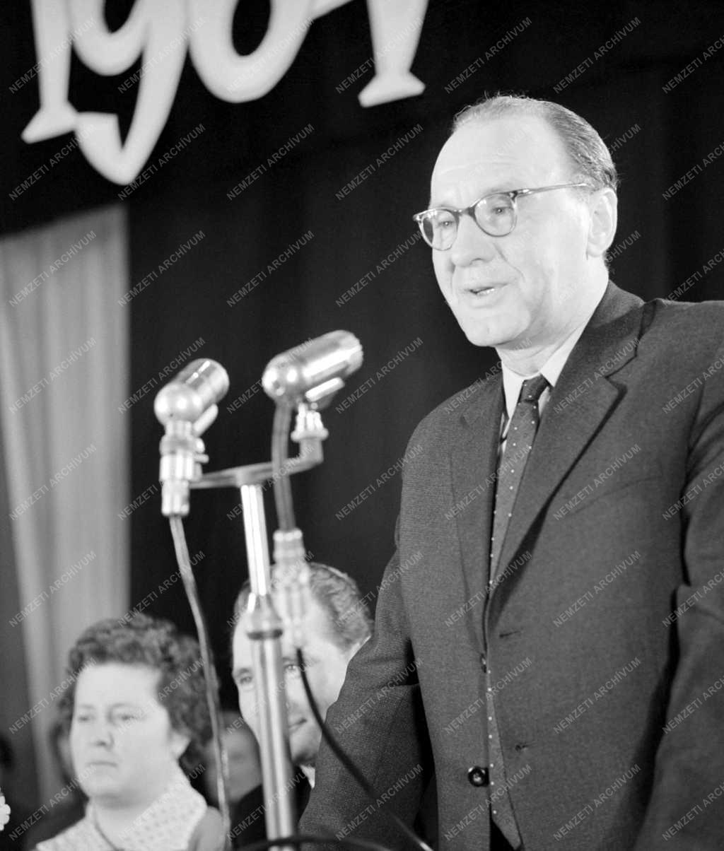 Belpolitika - Kádár János Csongrád megyei látogatása