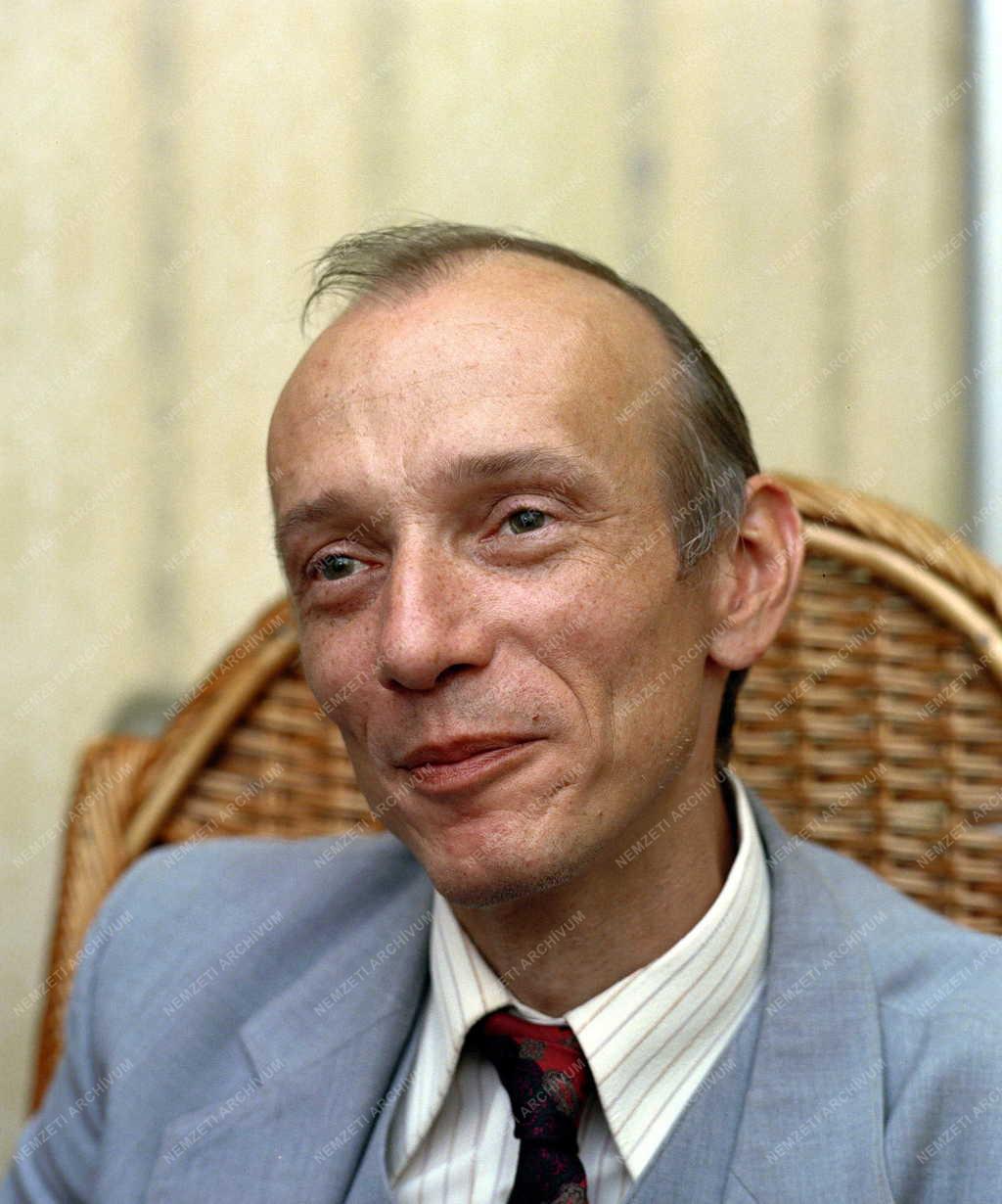 Irodalom - Szentmihályi Szabó Péter 