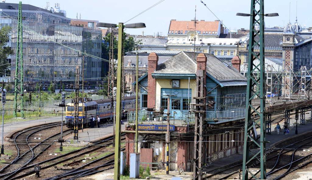 Közlekedési létesítmény - A Nyugati pályaudvar