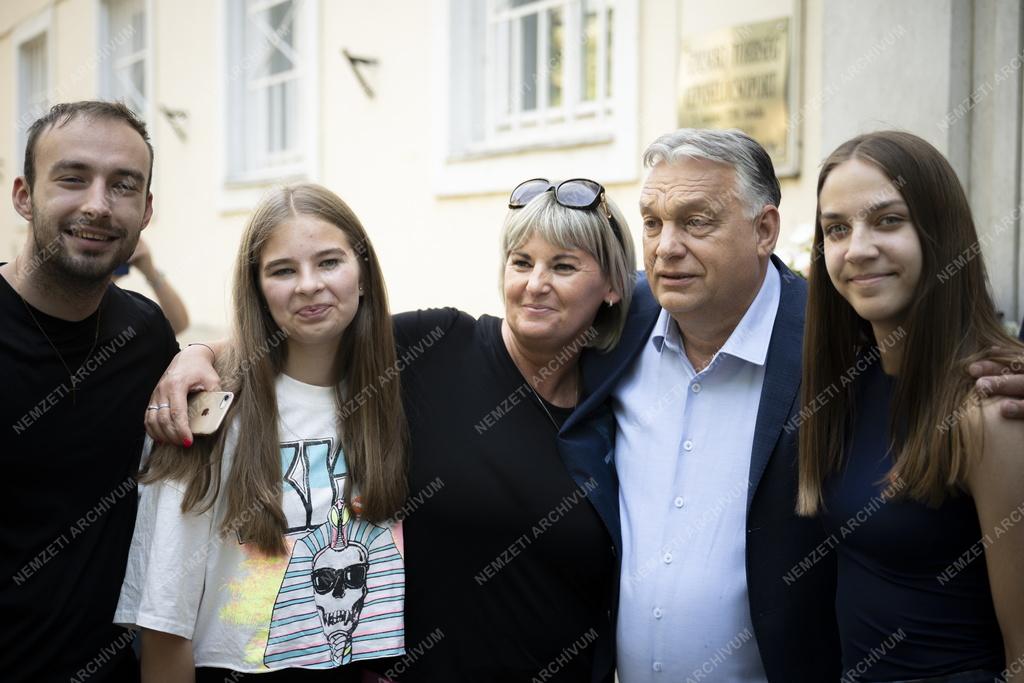 Voks 24 - Orbán Viktor országjáró kampánykörútja