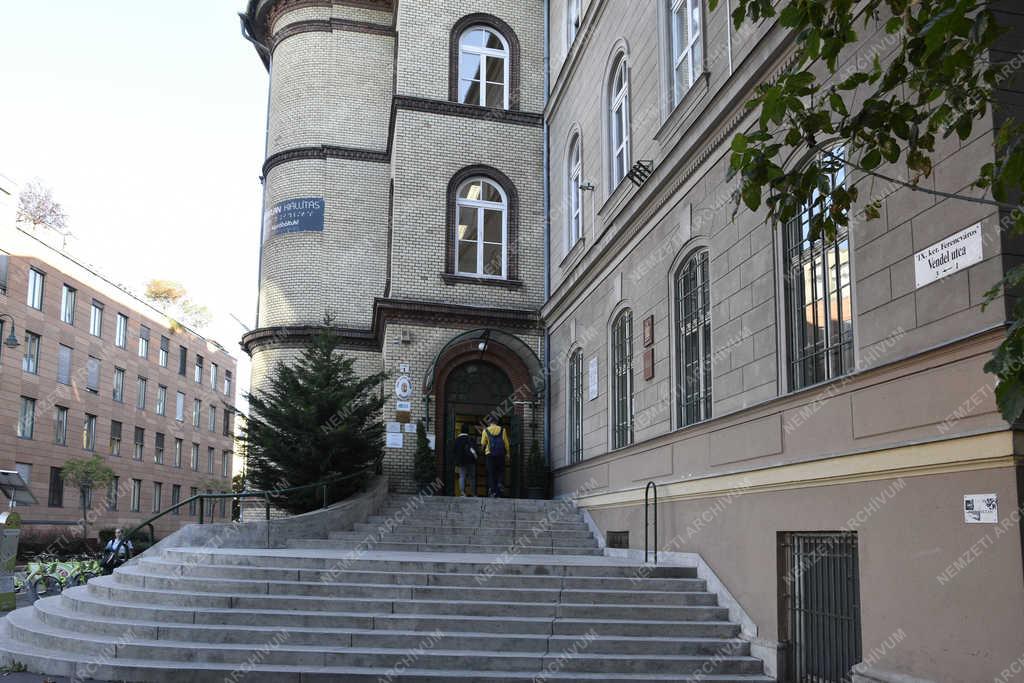Oktatás - Budapest - Leövey Klára Gimnázium