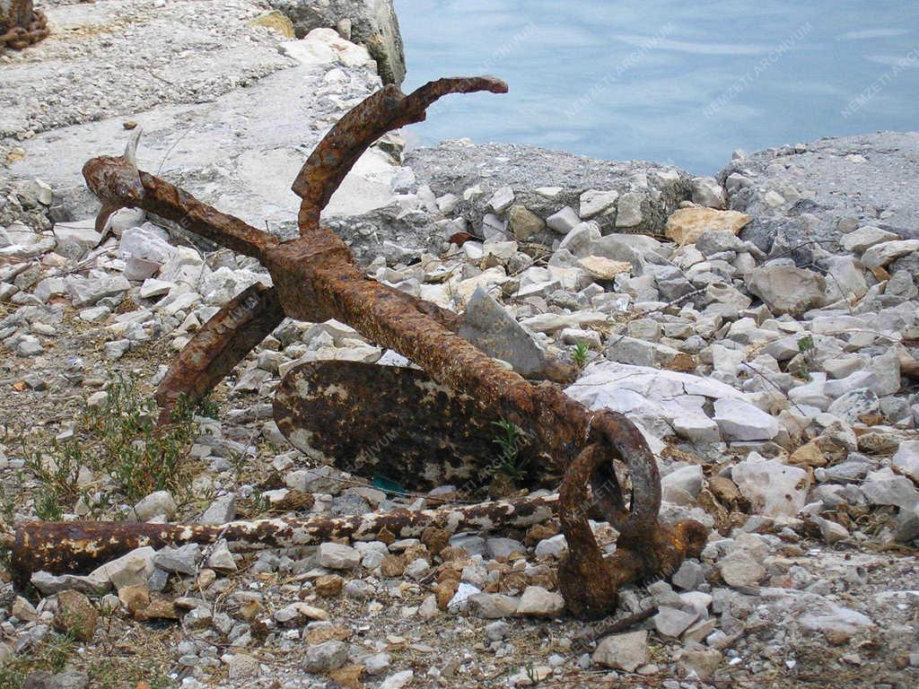 Horvát tengerpart - Rozsdás horgony