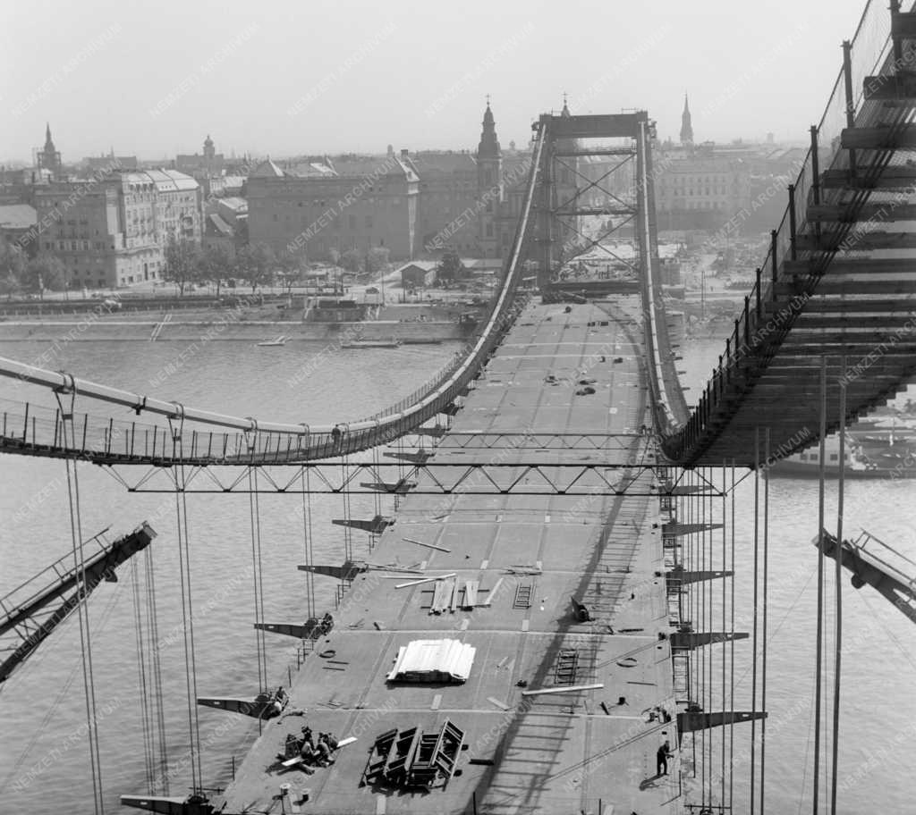 Építkezés - Épül az Erzsébet híd   