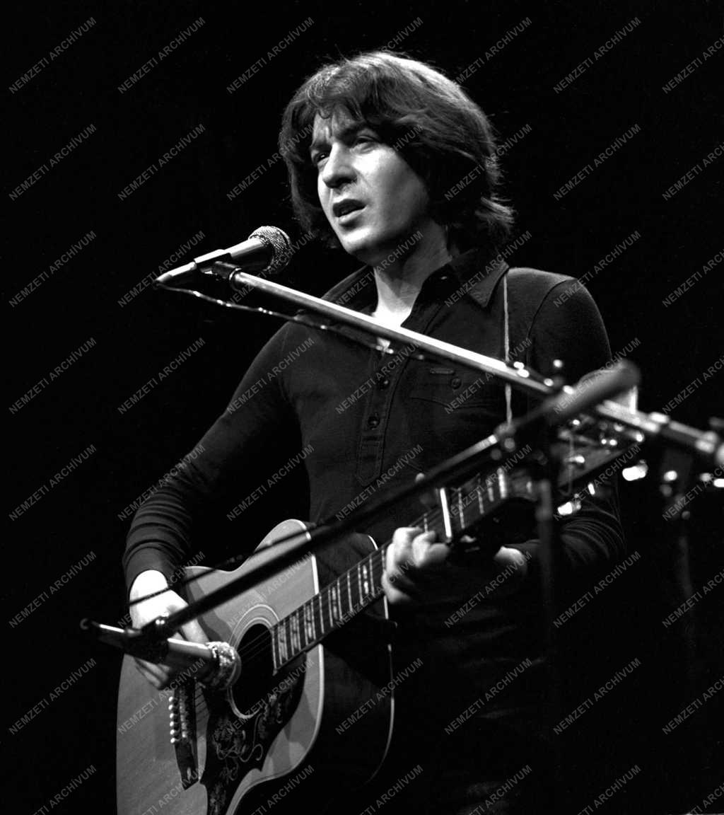 Könnyűzene - Cseh Tamás koncertje