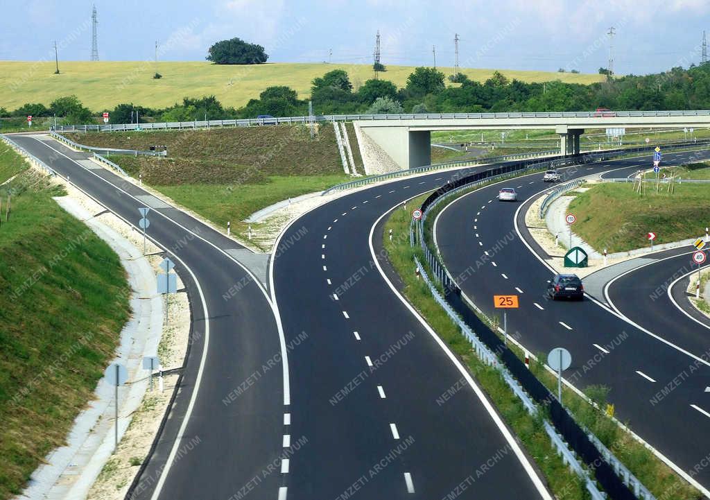 Közlekedés - Várpalota - A 8-as főút várost elkerülő szakasza