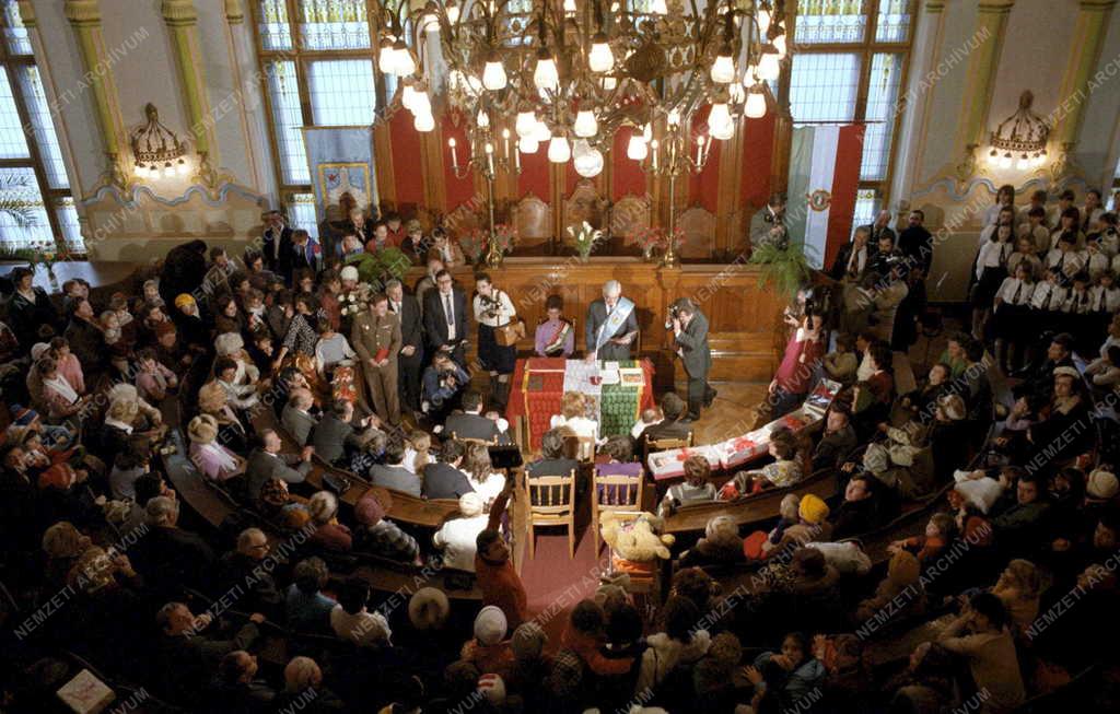 Család - A kiskunfélegyházi ötösikrek névadója 