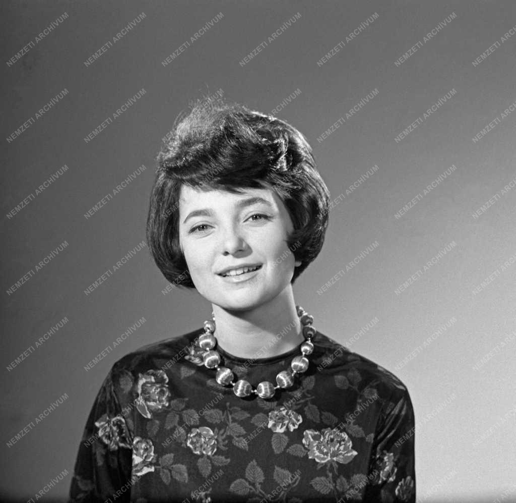 Média - Televízió - Lugossy Zsuzsa, a Magyar Televízió bemondója