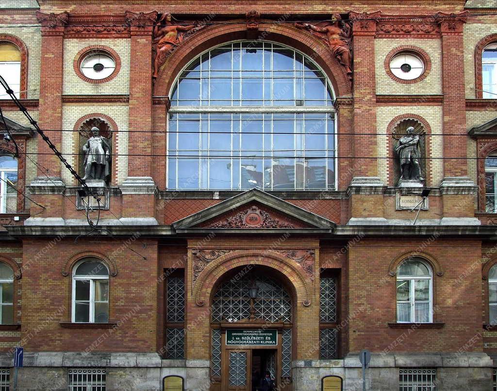Egészségügy - Budapest - A szülészeti klinika épülete