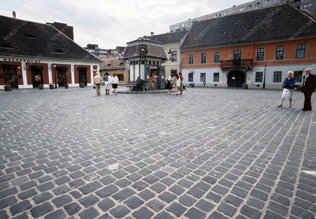 Városkép - Vendéglátás - A Sipos Halászkert Óbudán