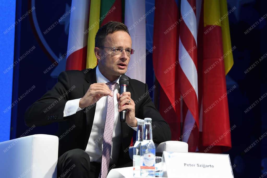 Szijjártó Péter a krynicai gazdasági fórumon
