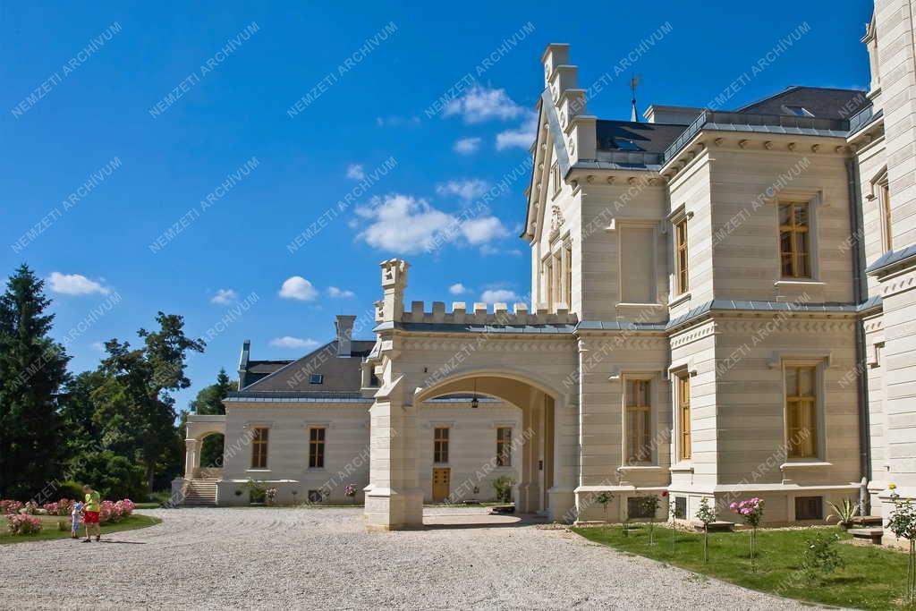 Műemlék épület - Nádasdladány - A Nádasdy-kastély