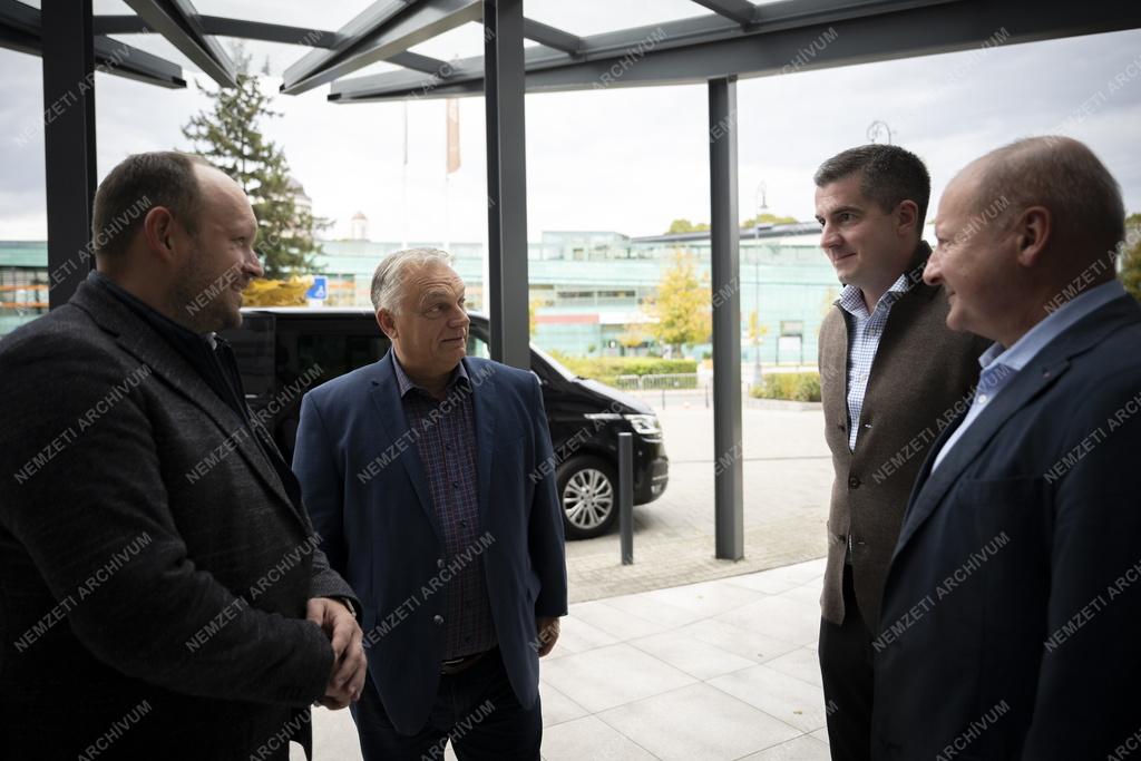 Orbán Viktor a Fidesz-KDNP kihelyezett frakcióülésén Esztergomban