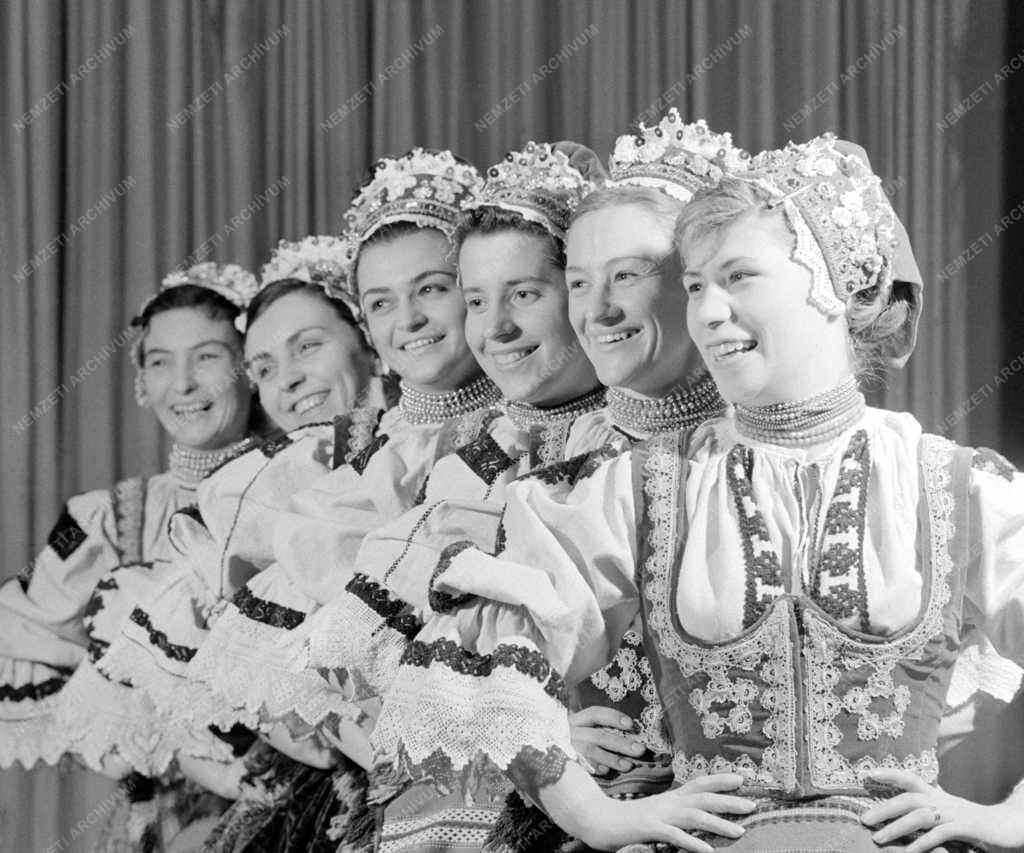Kultúra - Finnországba készül a KISZ Központi Művészegyüttes