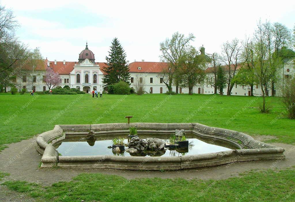 Gödöllő - A felújított Grassalkovich-kastély és parkja