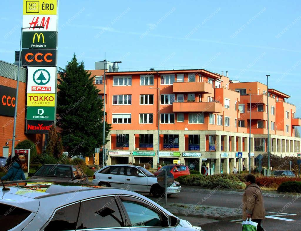 Városkép - Érd - Új lakóépületek és bevásárlóközpont 