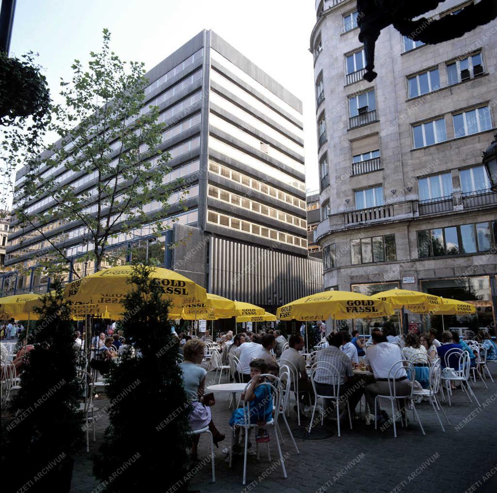 Városkép - Vörösmarty tér