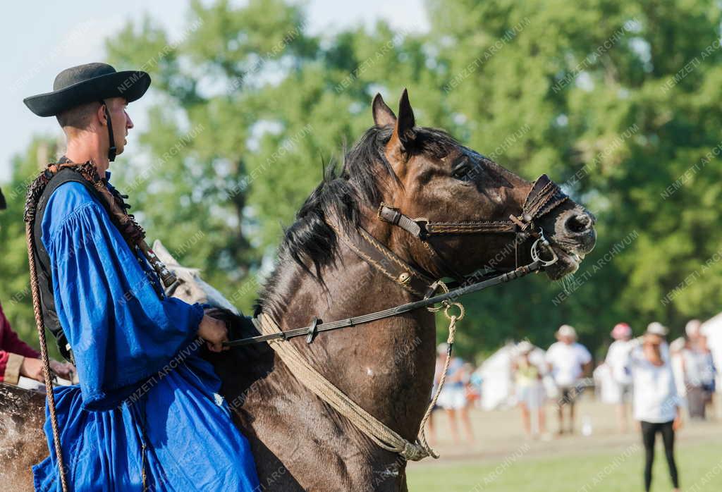 Néphagyomány - Kultúra - Ősök Napja Bugacon - Kurultaj Magyar Törzsi Gyűlés