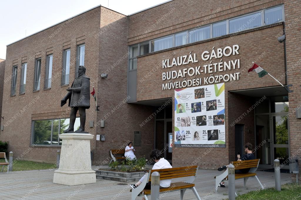 Kultúra - Budapest - Klauzál Gábor poliitkus szobra