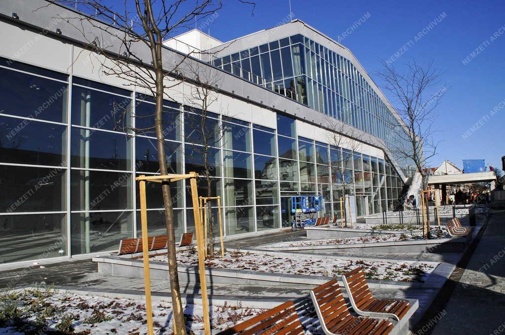 Építőipar - Budapest - Új piac épül Újpesten