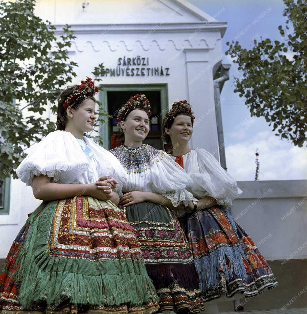 Folklór - Sárközi népművészeti ház