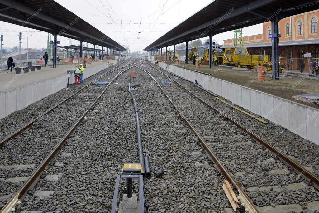 Felújítás - Vác - Megújul a váci vasútállomás