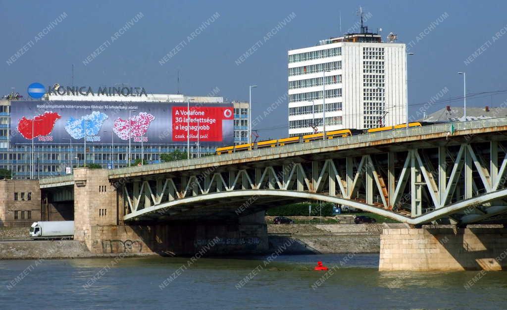 Városkép - Budapest - Lágymányosi óriás reklámkép