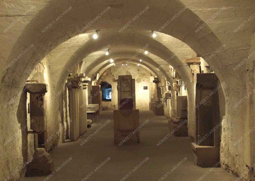 Történelem - Múzeum - Kőtár