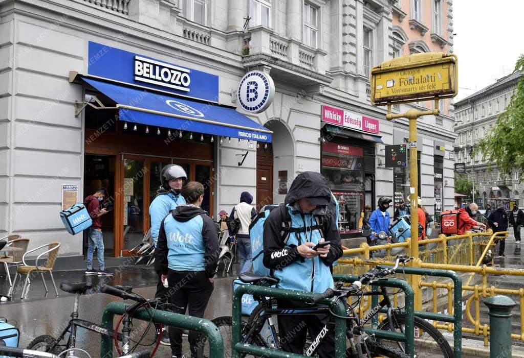 Szolgáltatás – Ételfutárok a fővárosban
