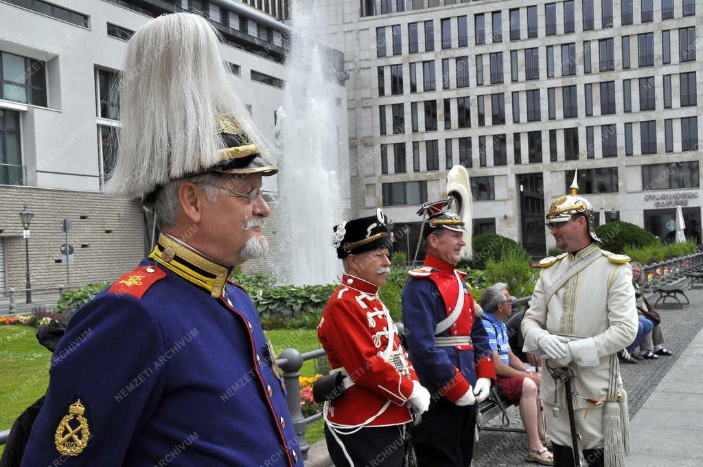 Idegenforgalom - Berlin - Turistalátványosság a Pariser Platzon