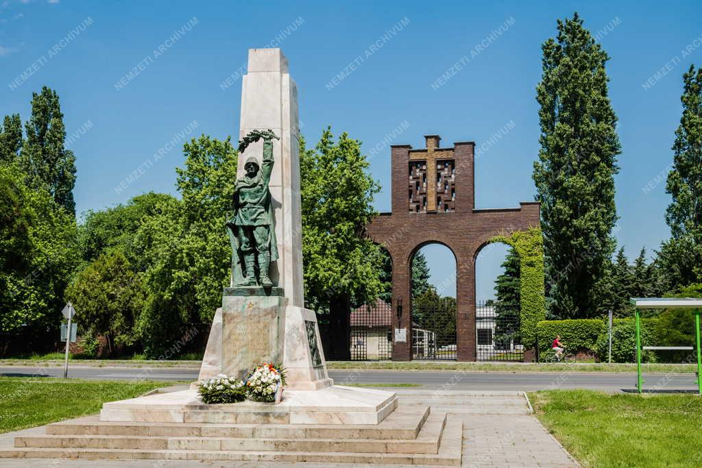 Városkép - Nyíregyháza - Román Hősi Emlékmű