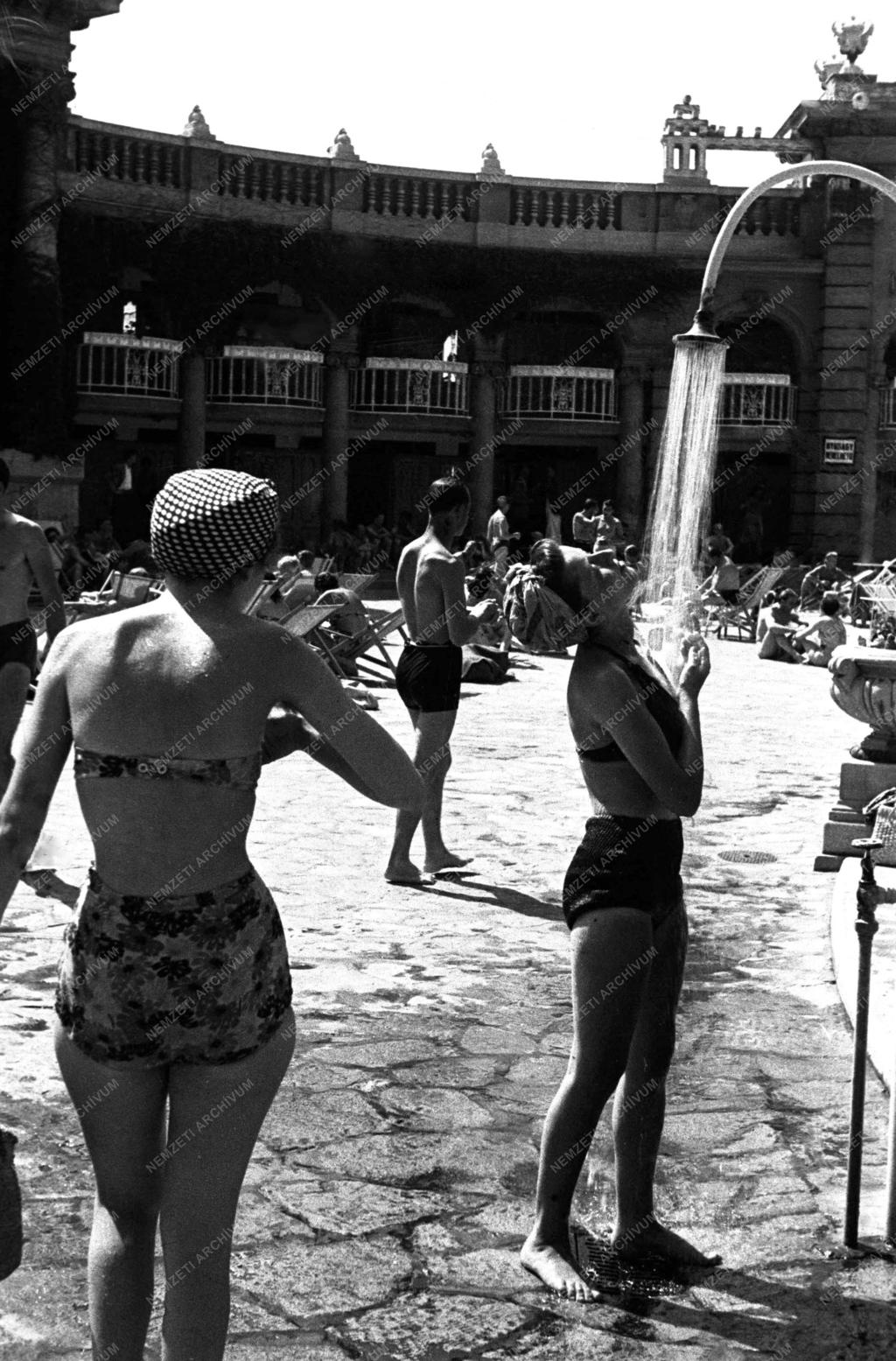 Városkép-életkép - Széchenyi strandfürdő